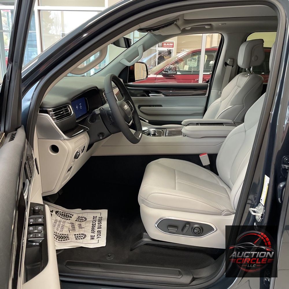 2024 Jeep Wagoneer L Base
