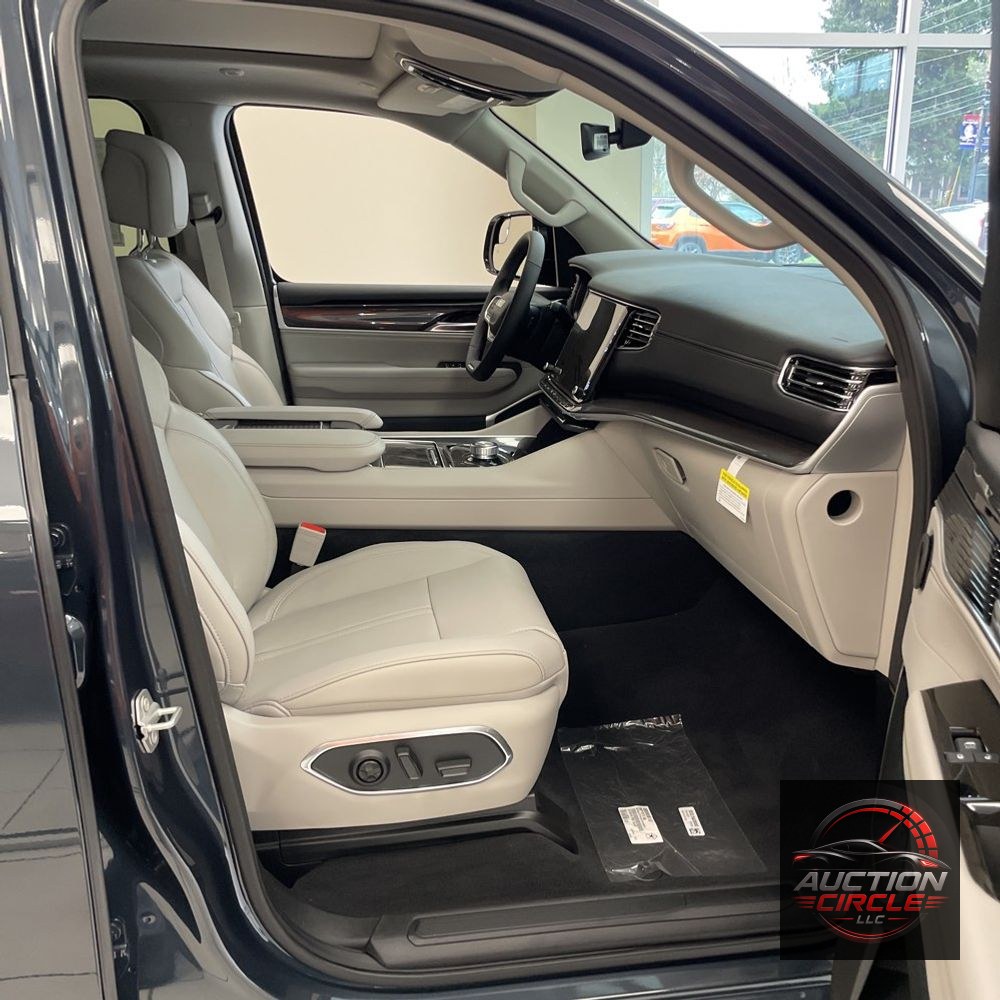 2024 Jeep Wagoneer L Base