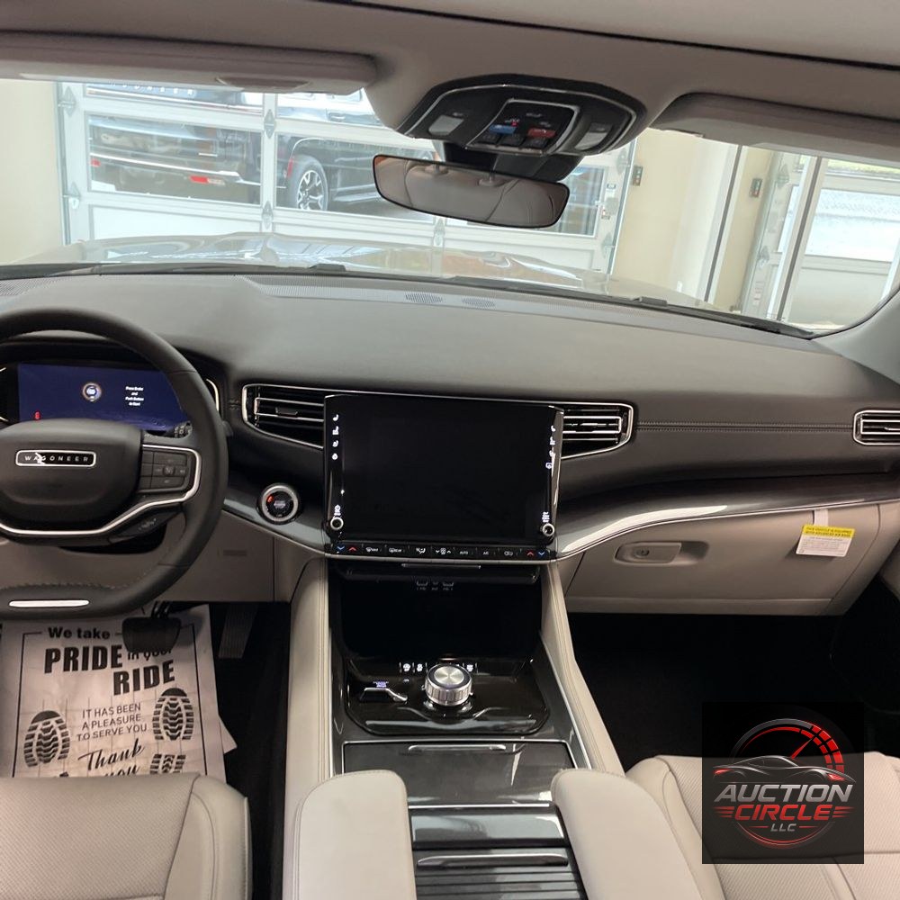2024 Jeep Wagoneer L Base