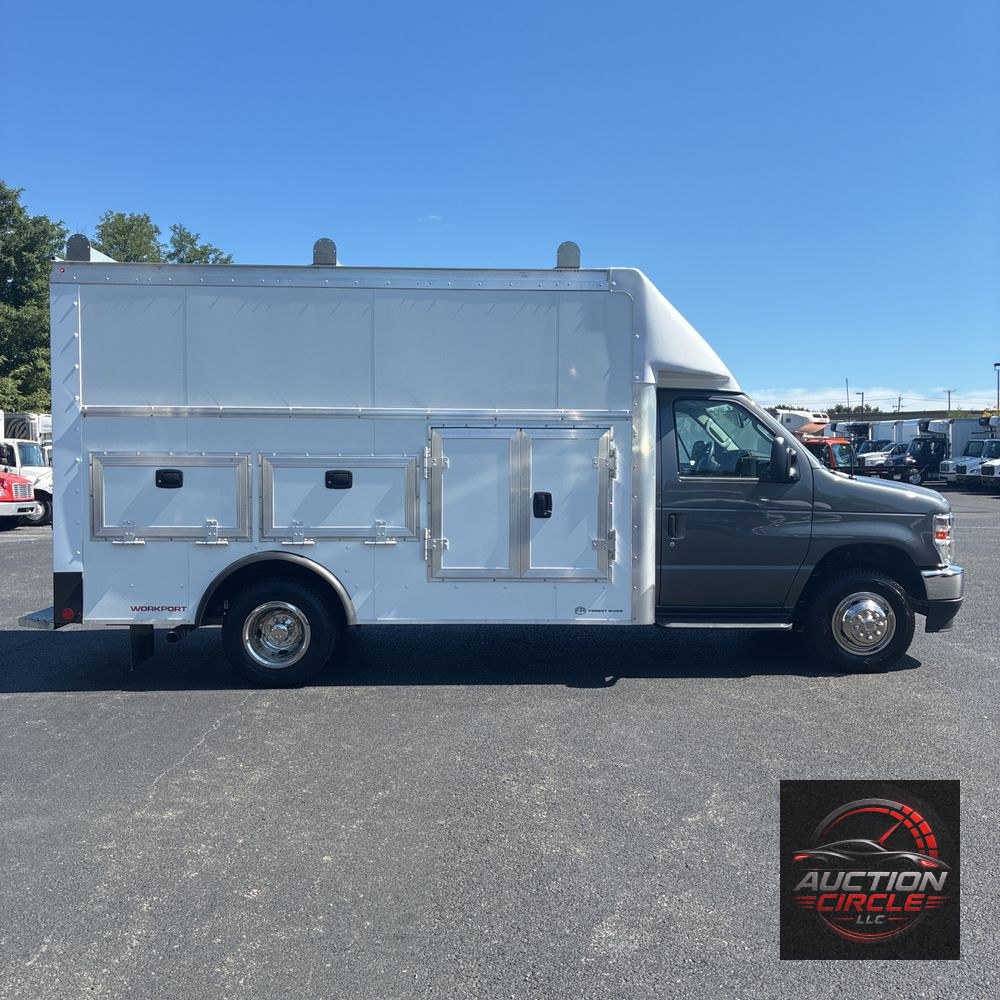 2025 Ford Commercial Vans E450