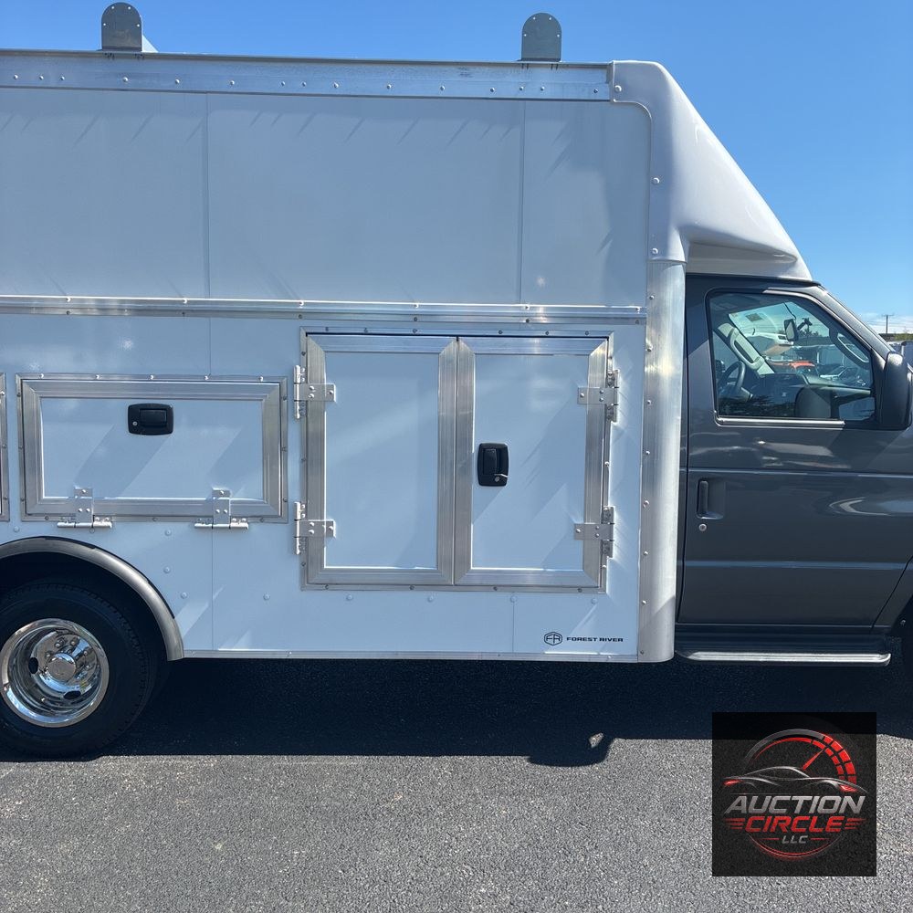 2025 Ford Commercial Vans E450