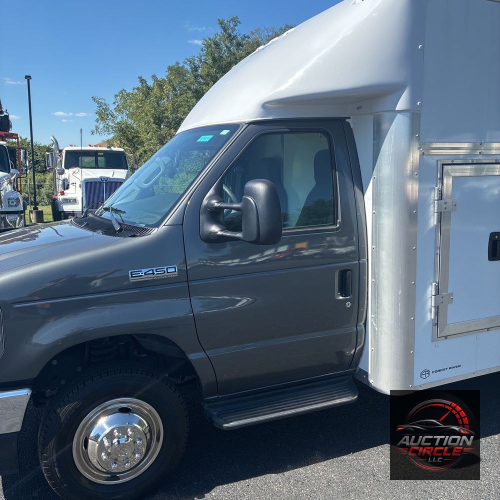 2025 Ford Commercial Vans E450