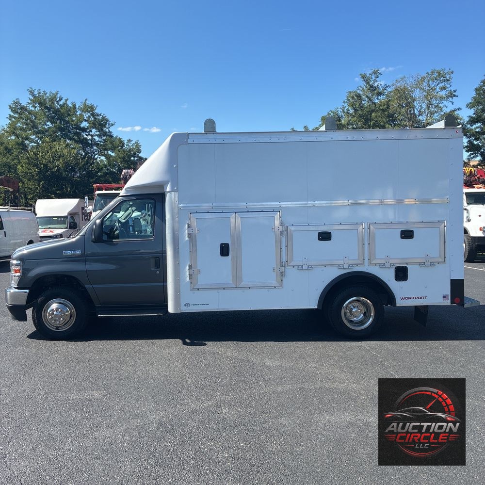 2025 Ford Commercial Vans E450