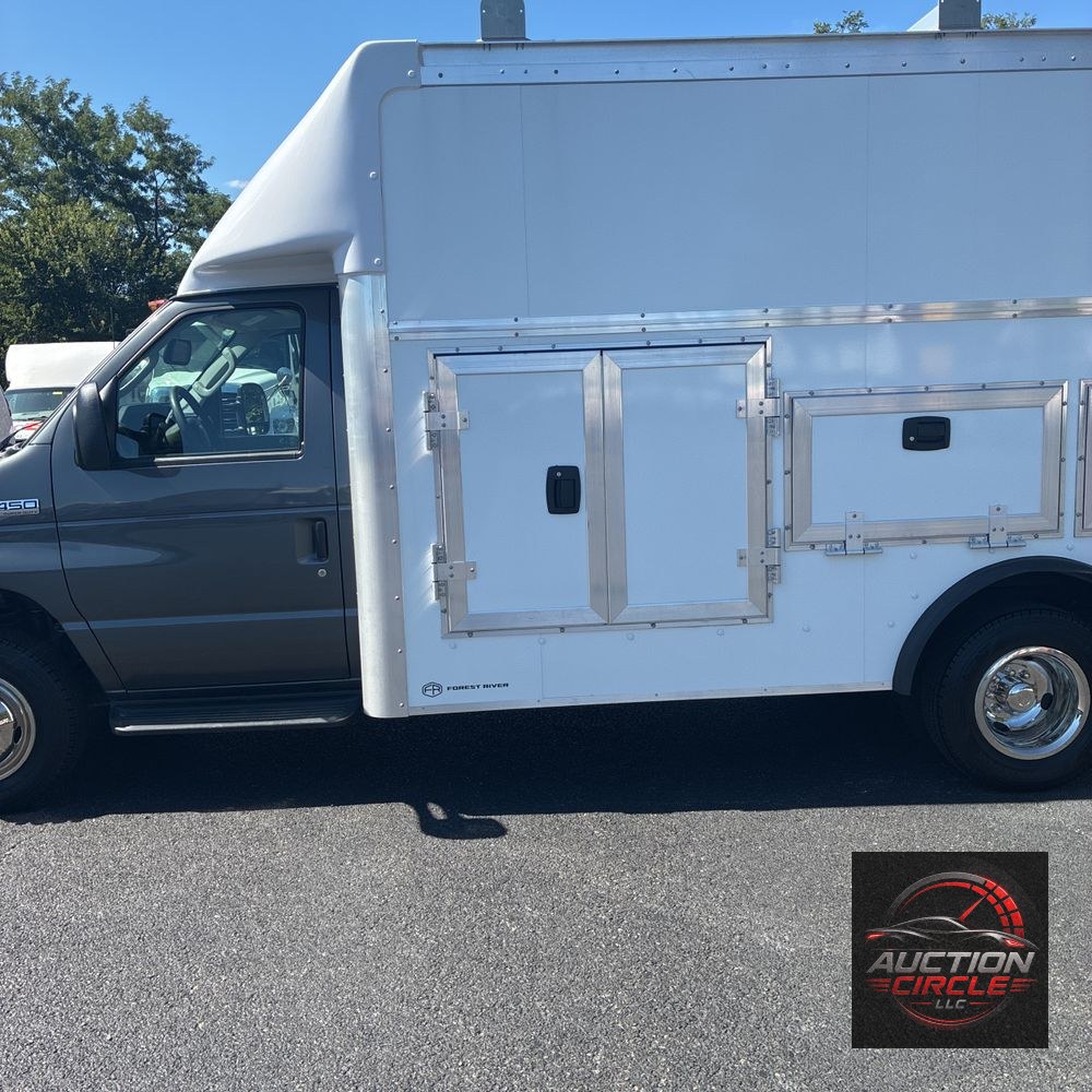 2025 Ford Commercial Vans E450