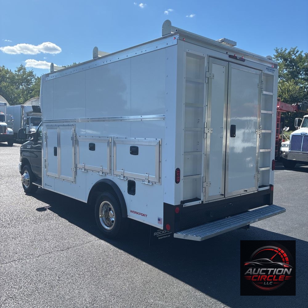 2025 Ford Commercial Vans E450
