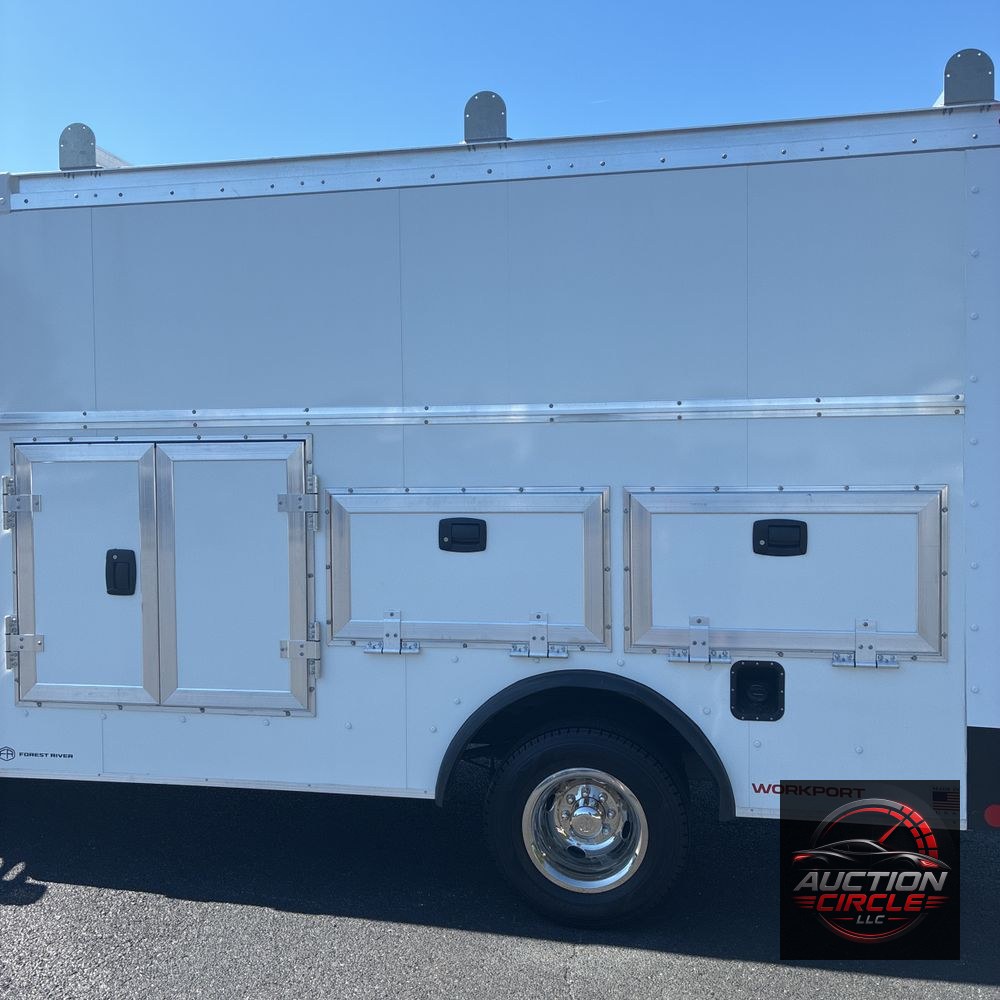 2025 Ford Commercial Vans E450