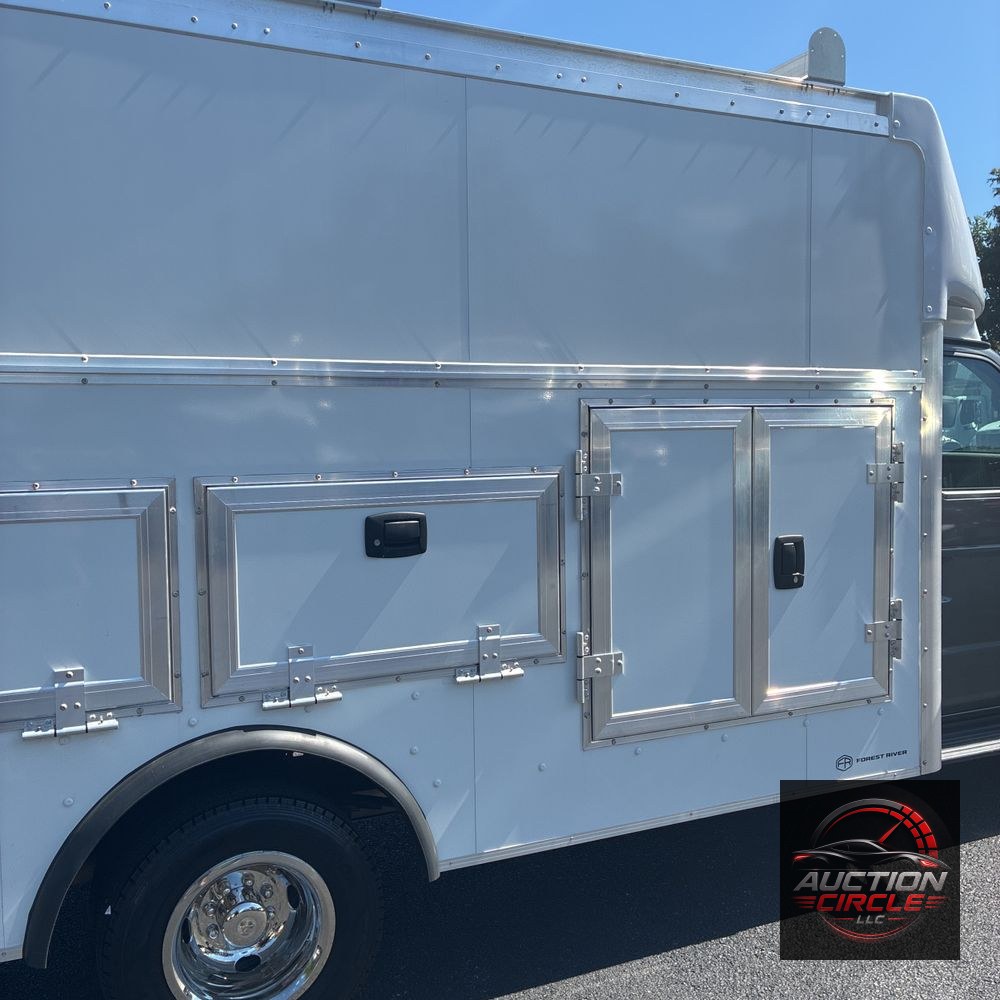 2025 Ford Commercial Vans E450