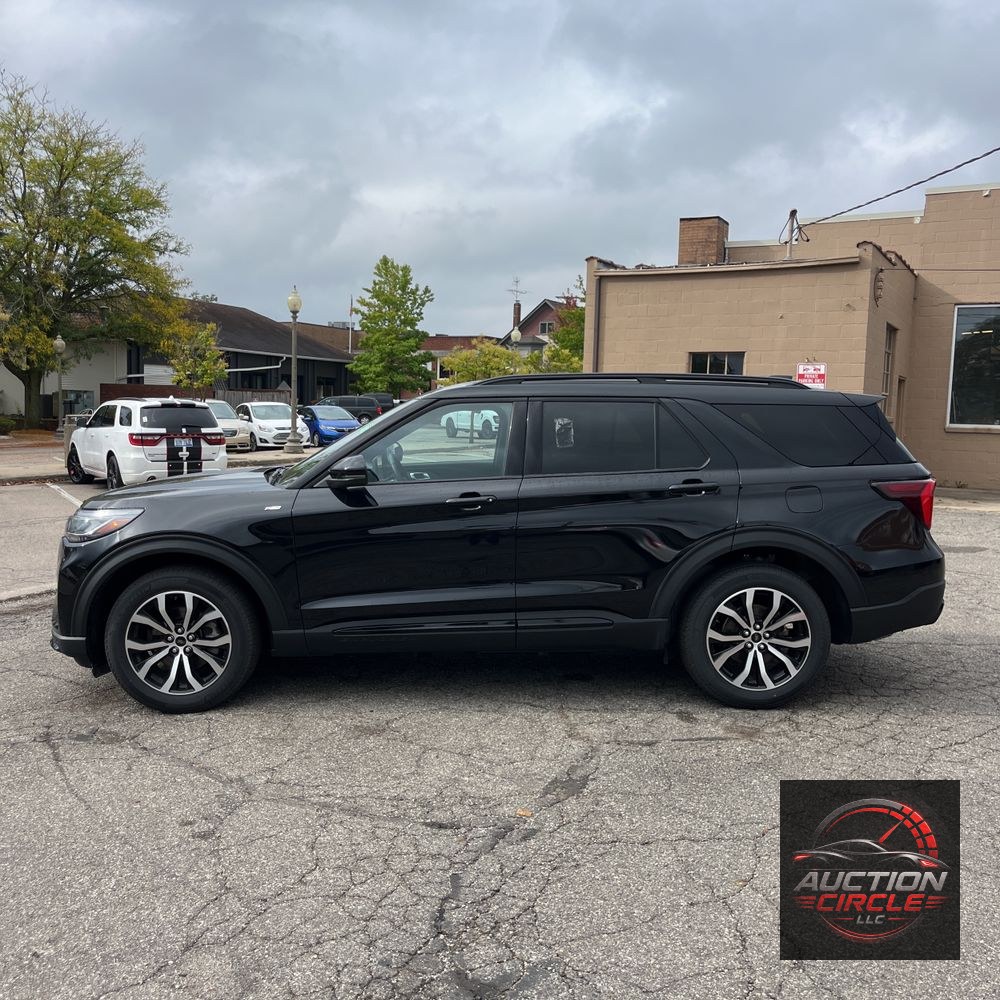 2025 Ford Explorer ST-Line