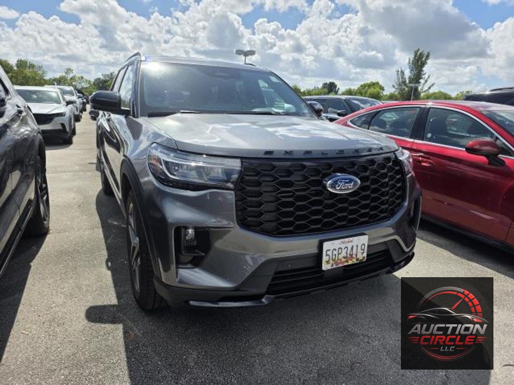 2025 Ford Explorer ST-Line