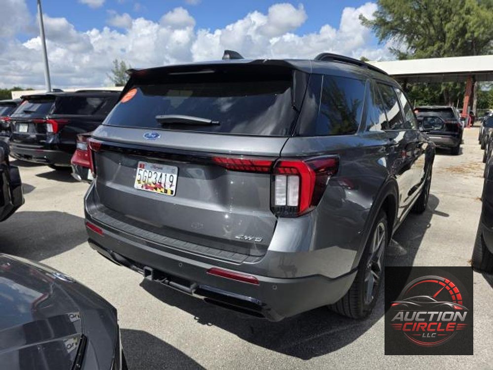 2025 Ford Explorer ST-Line