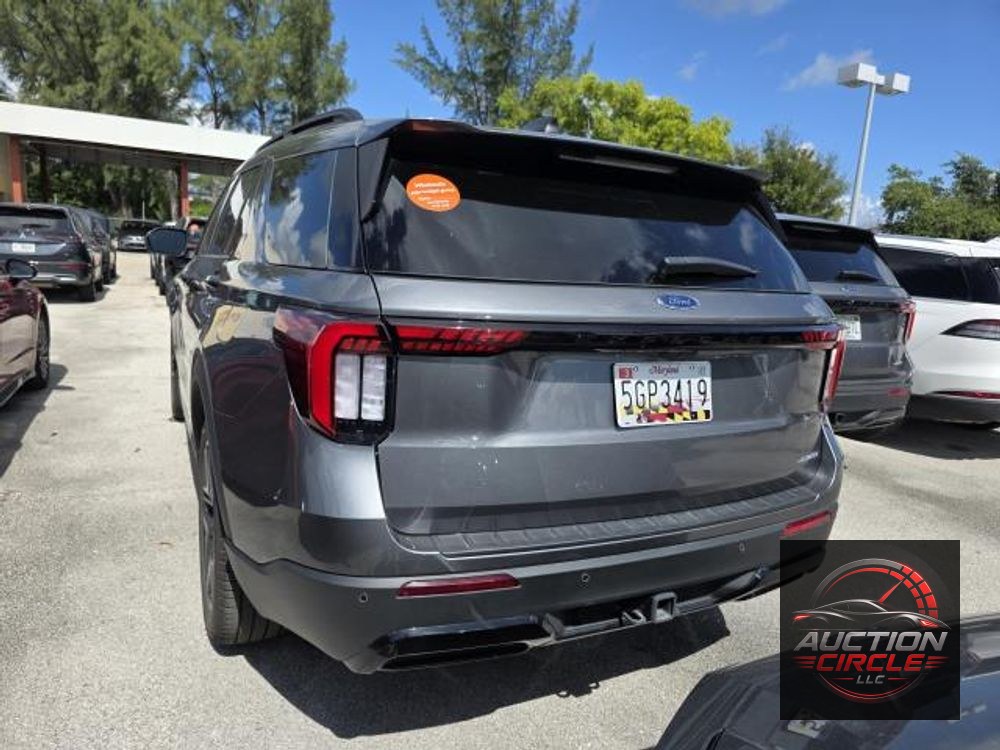 2025 Ford Explorer ST-Line