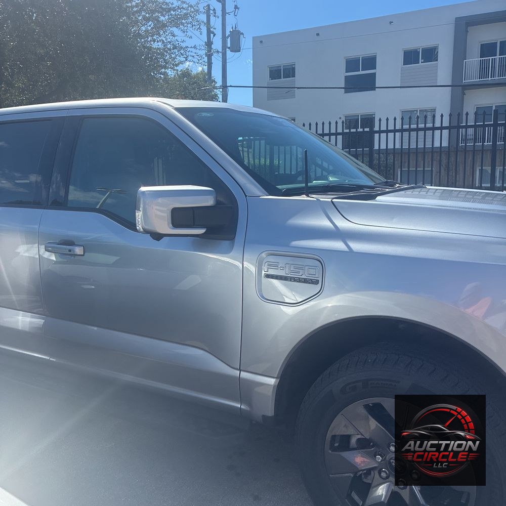 2023 Ford F-150 Lightning Lariat