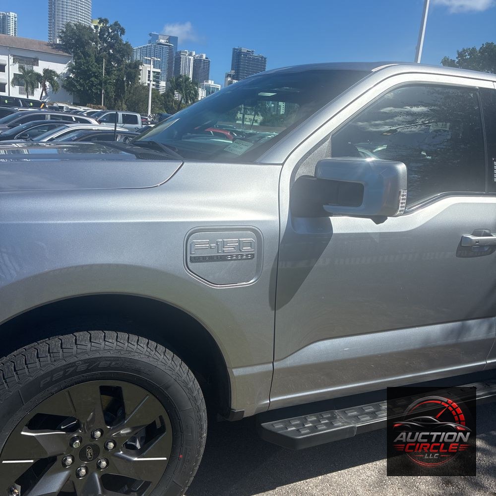 2023 Ford F-150 Lightning Lariat