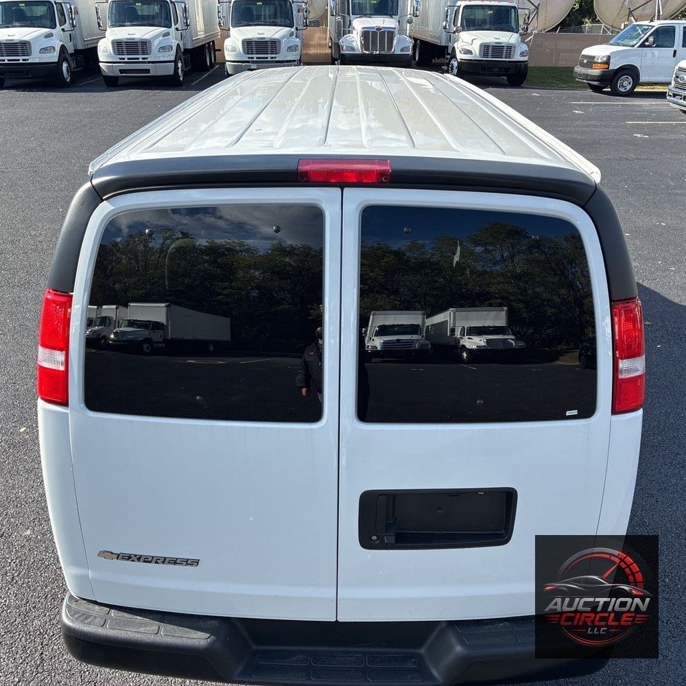 2025 Chevrolet Express LS 3500