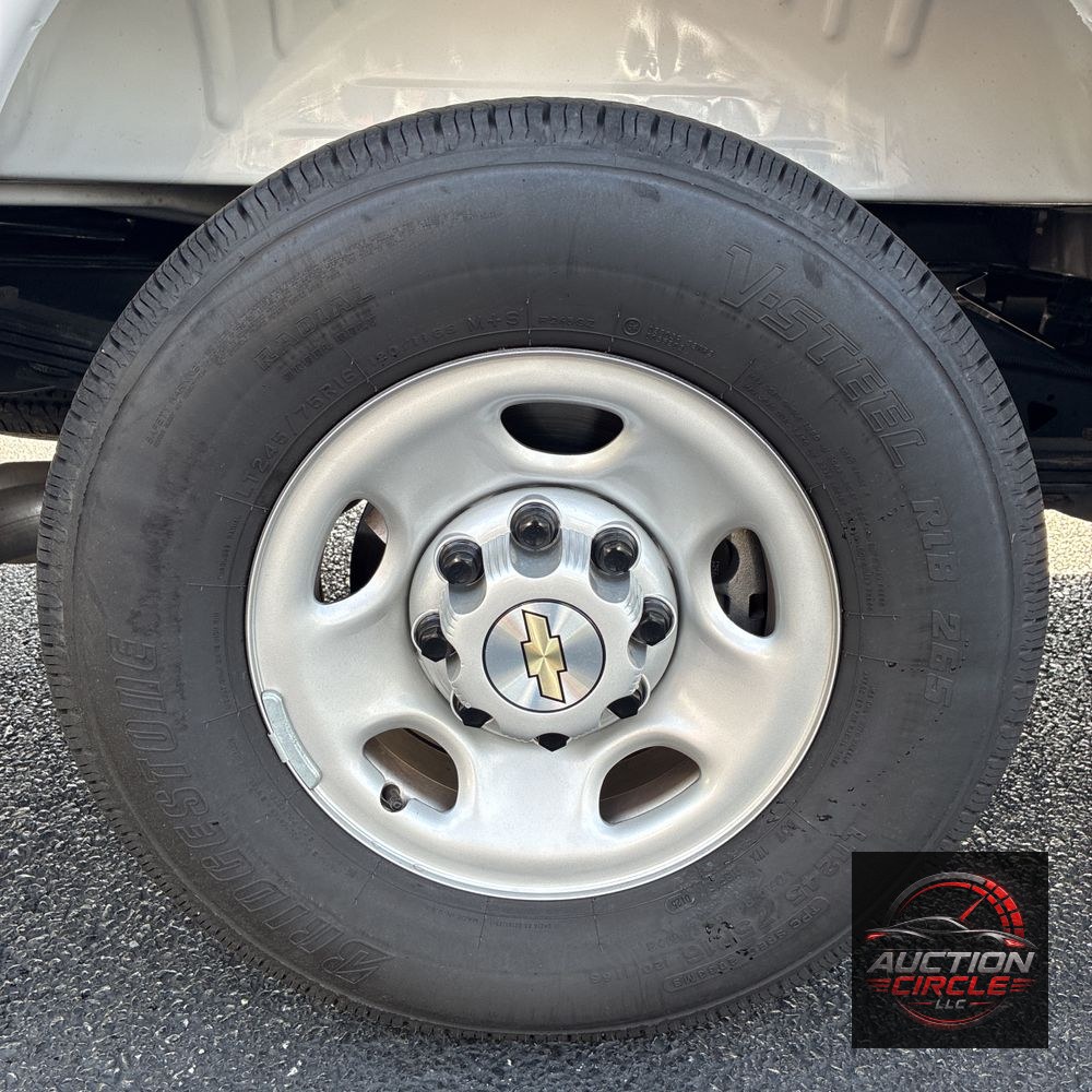 2025 Chevrolet Express LS 3500