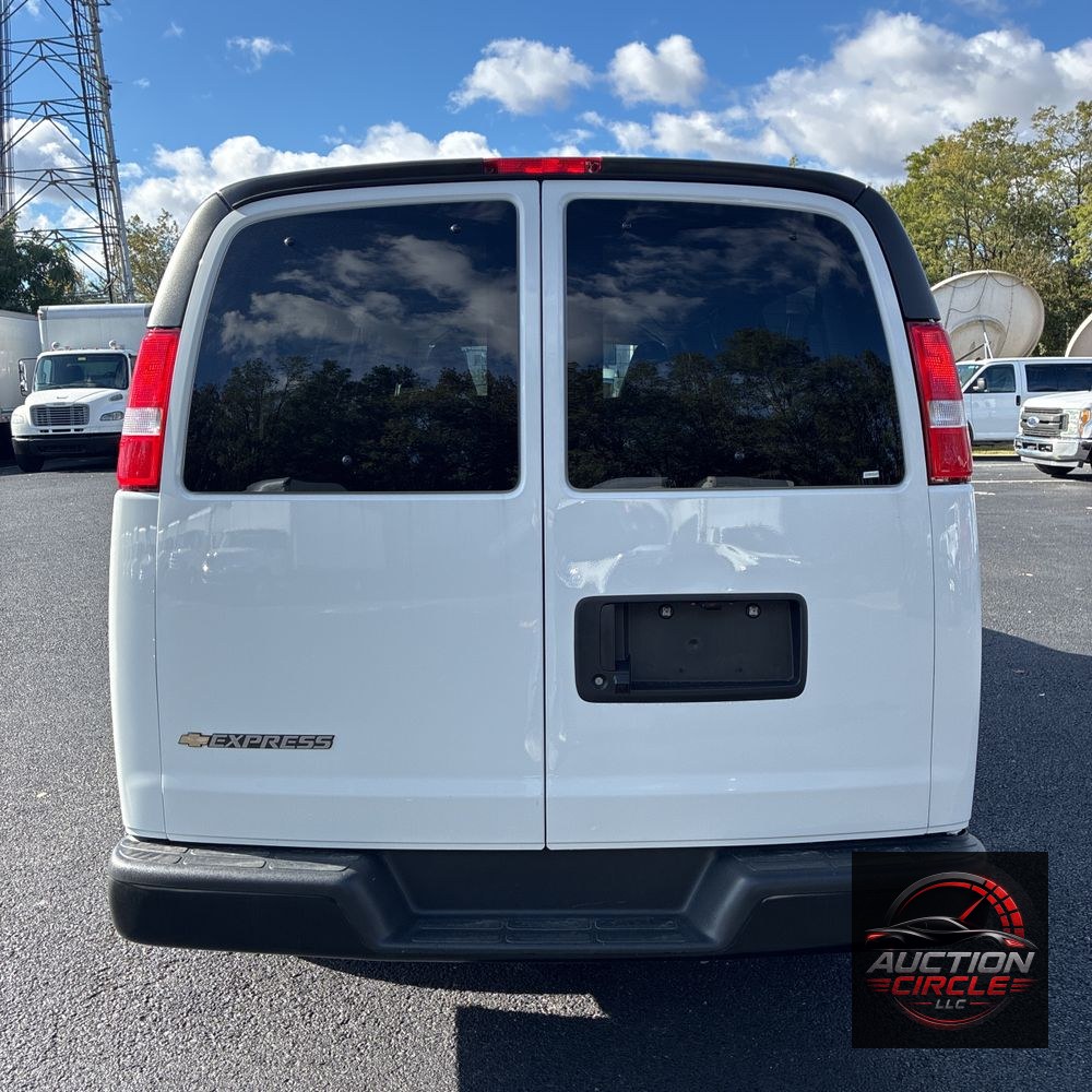 2025 Chevrolet Express LS 3500