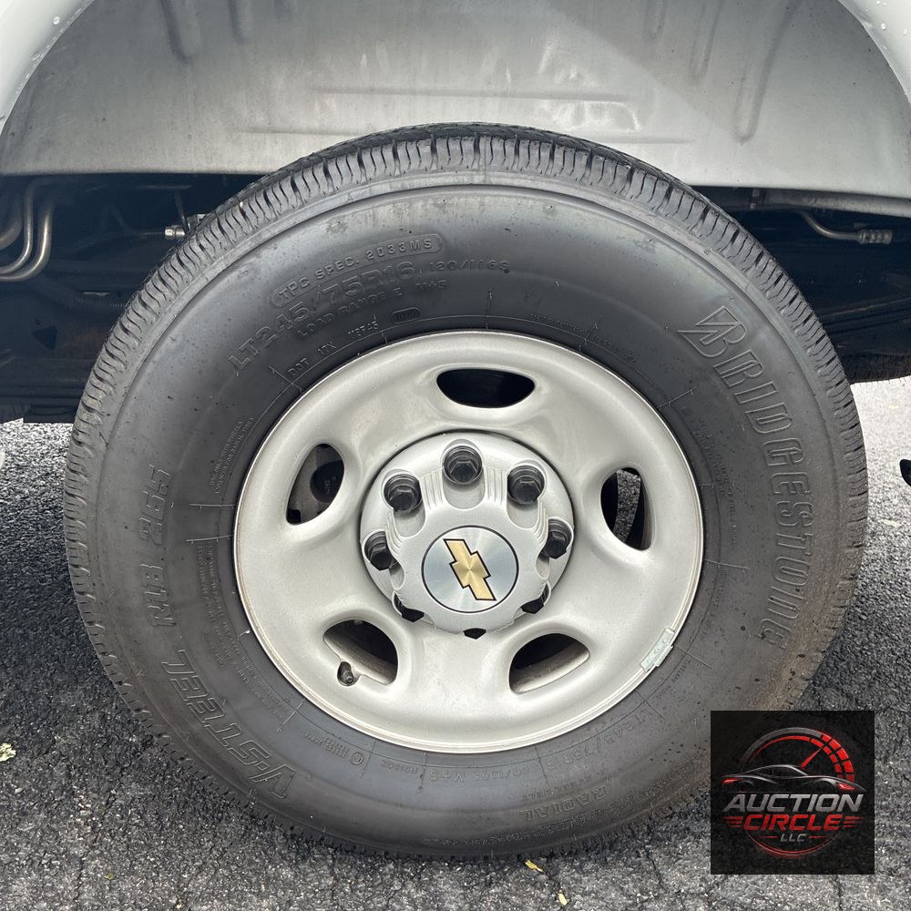 2025 Chevrolet Express LS 3500