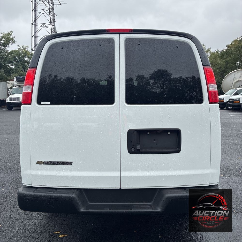 2025 Chevrolet Express LS 3500