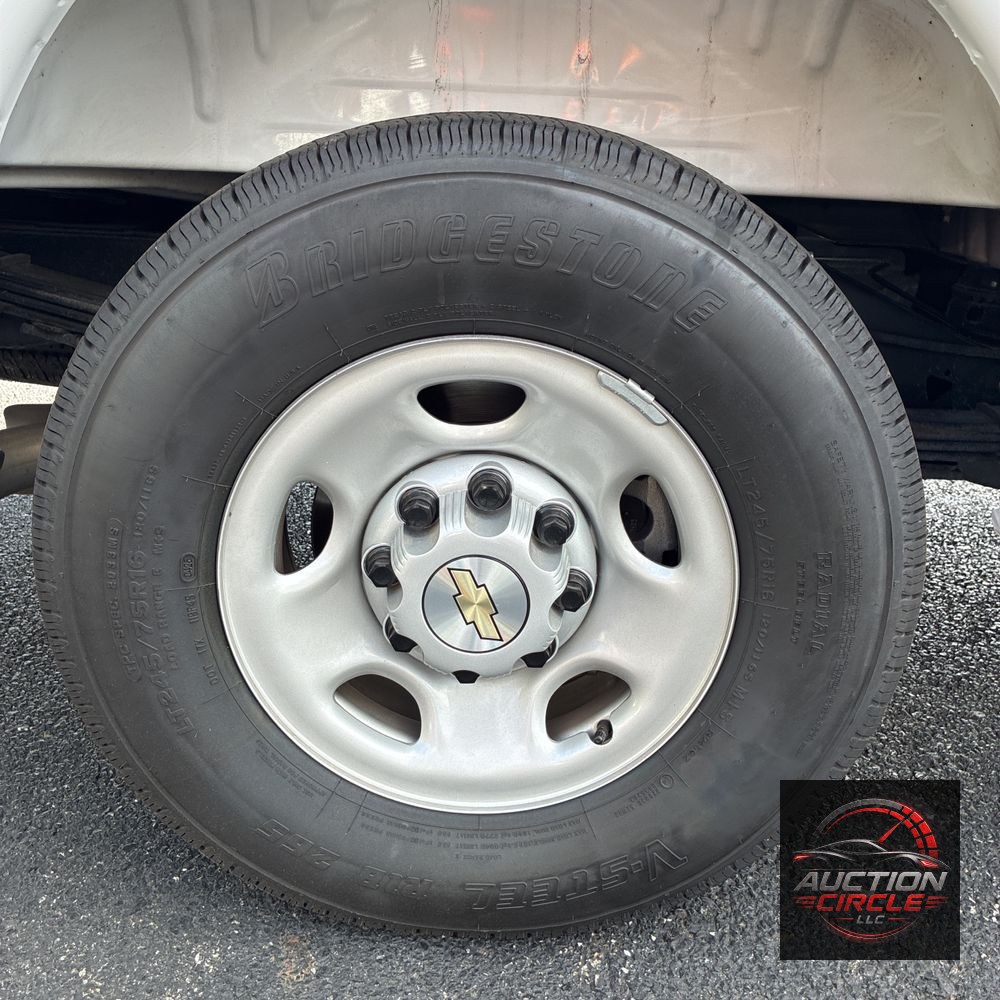 2025 Chevrolet Express LS 3500