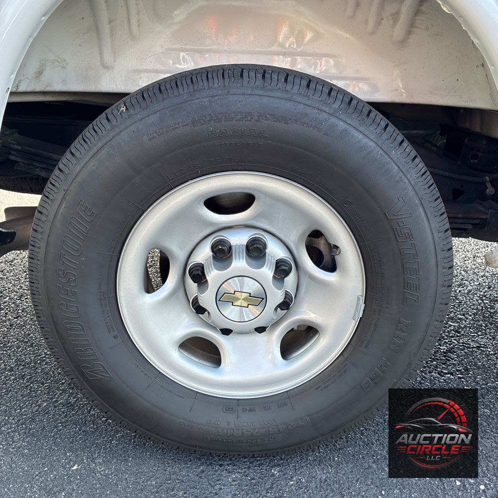 2025 Chevrolet Express LS 3500