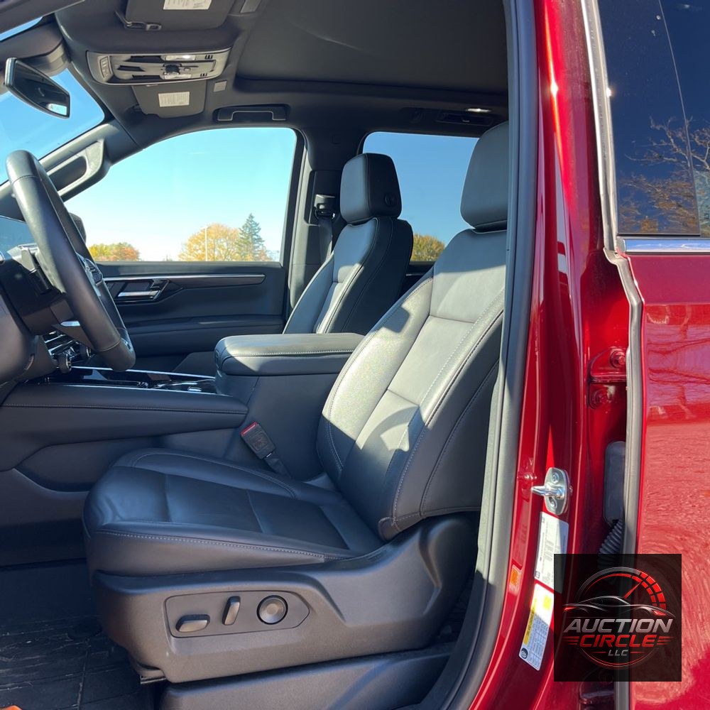 2025 Chevrolet Suburban LT