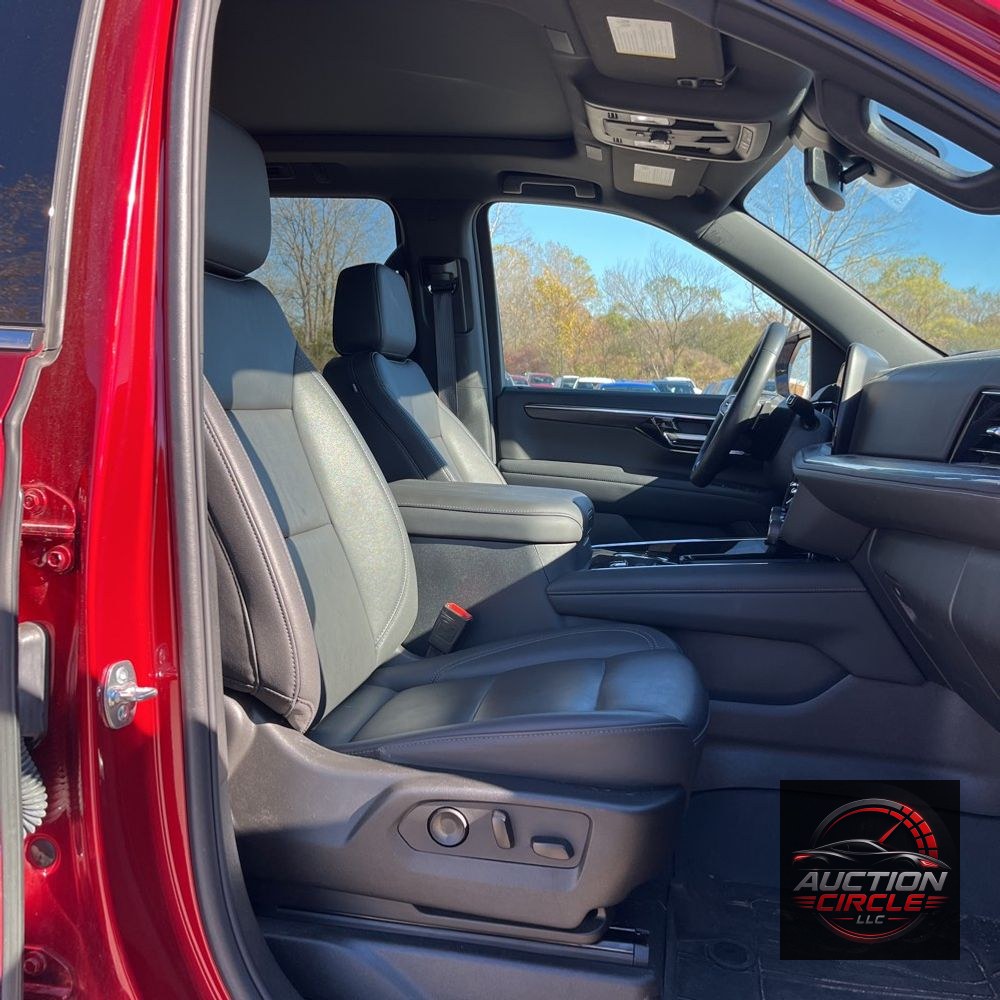 2025 Chevrolet Suburban LT