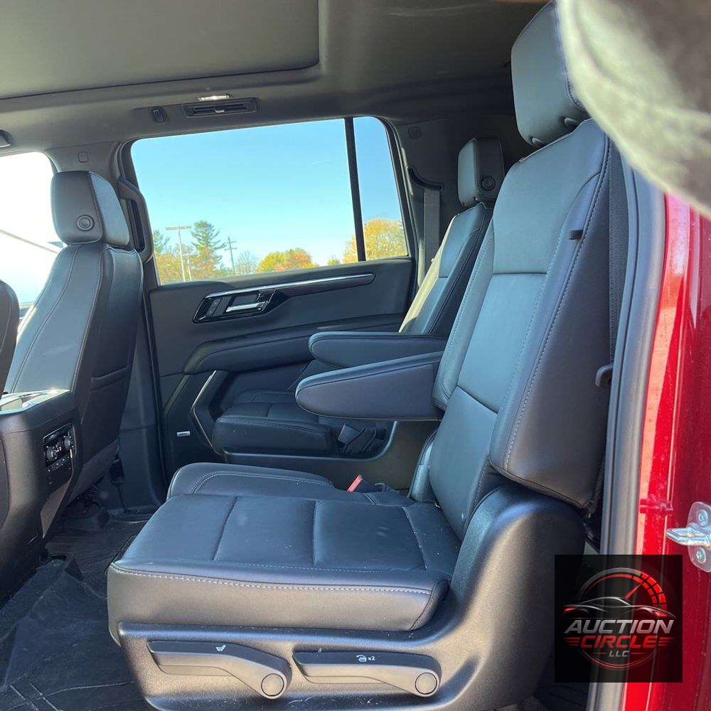 2025 Chevrolet Suburban LT