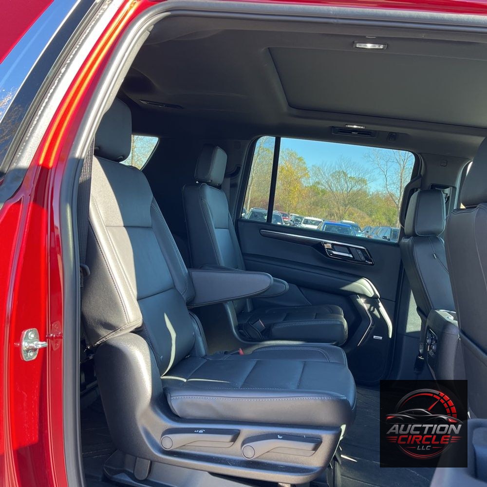 2025 Chevrolet Suburban LT