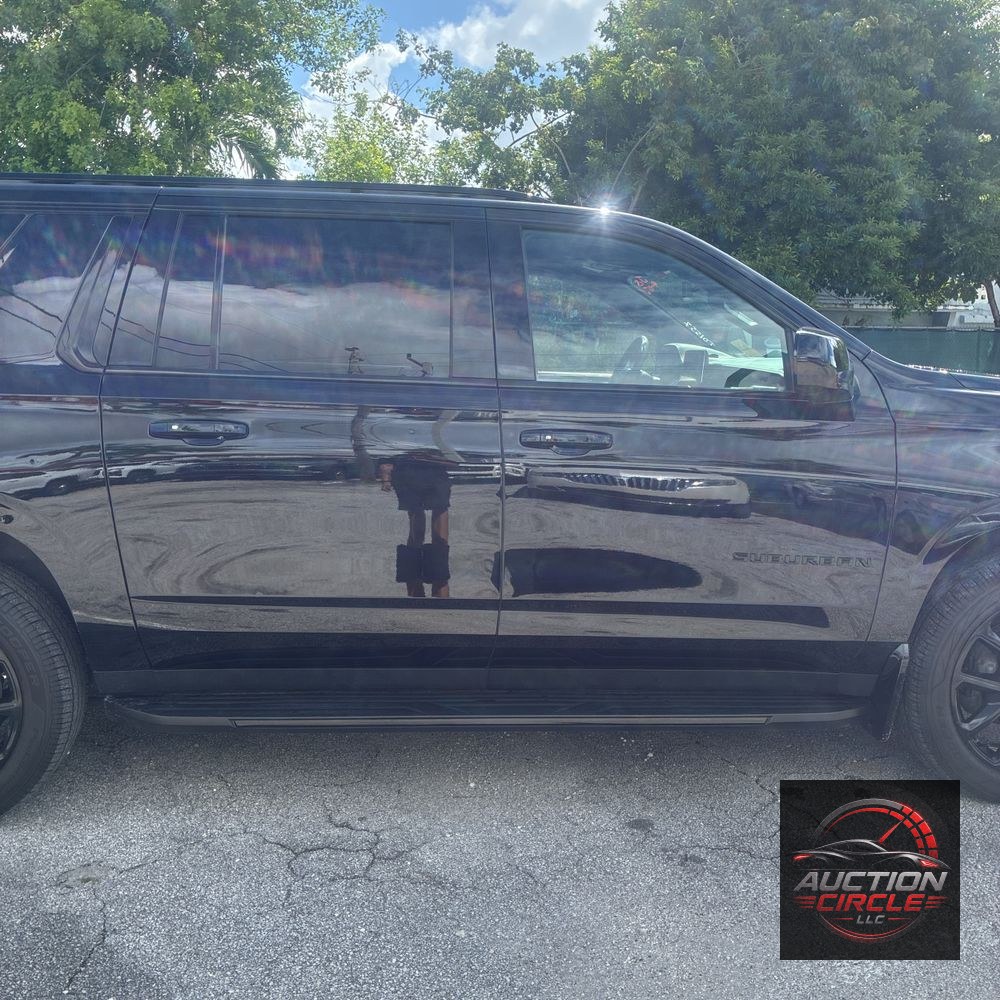 2023 Chevrolet Suburban RST