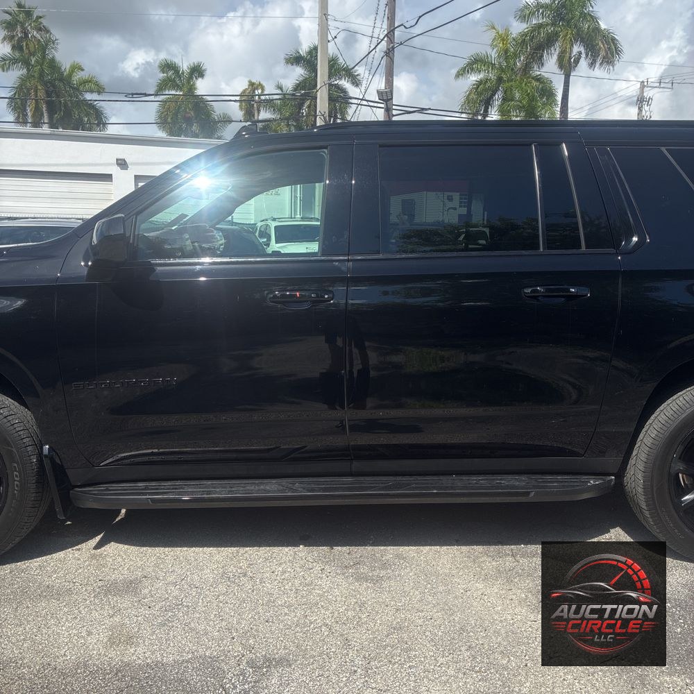 2023 Chevrolet Suburban RST
