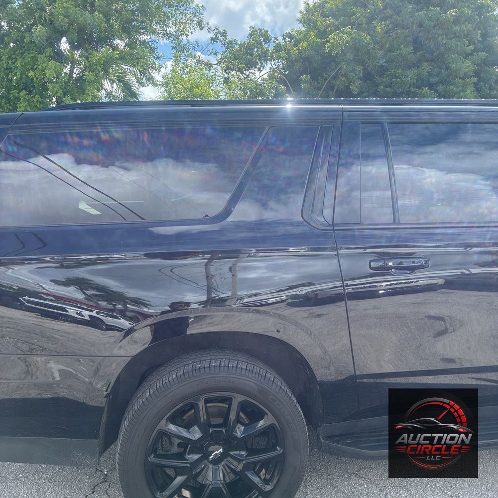2023 Chevrolet Suburban RST