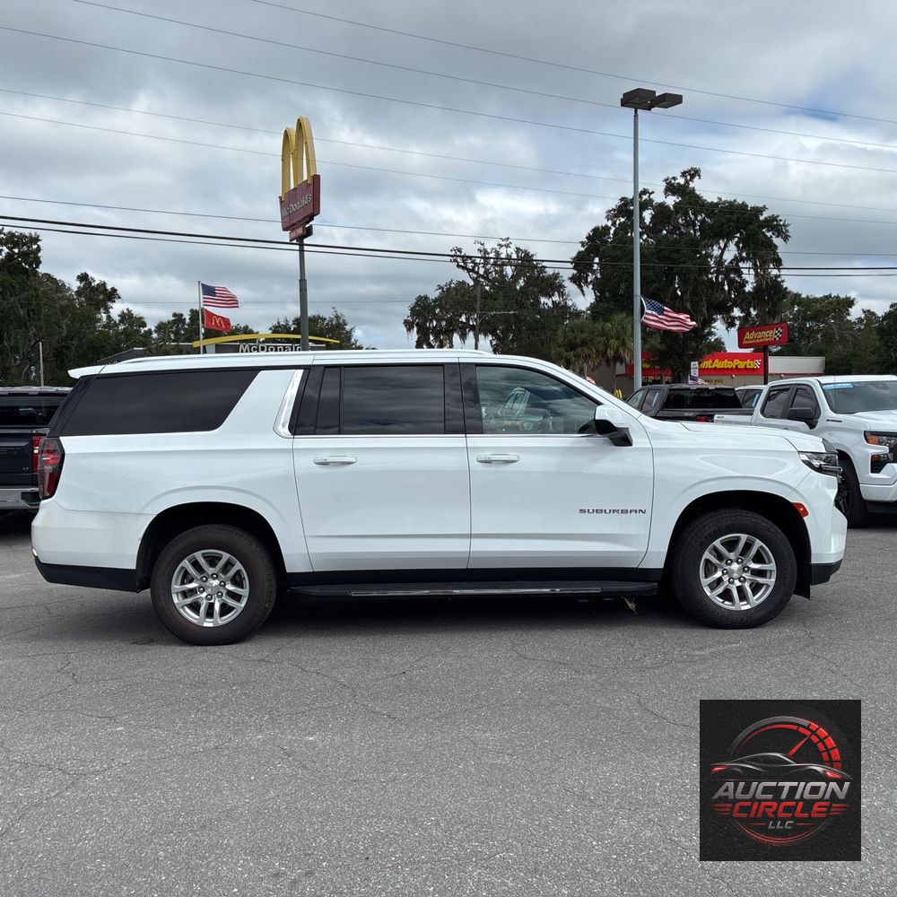 2023 Chevrolet Suburban LT