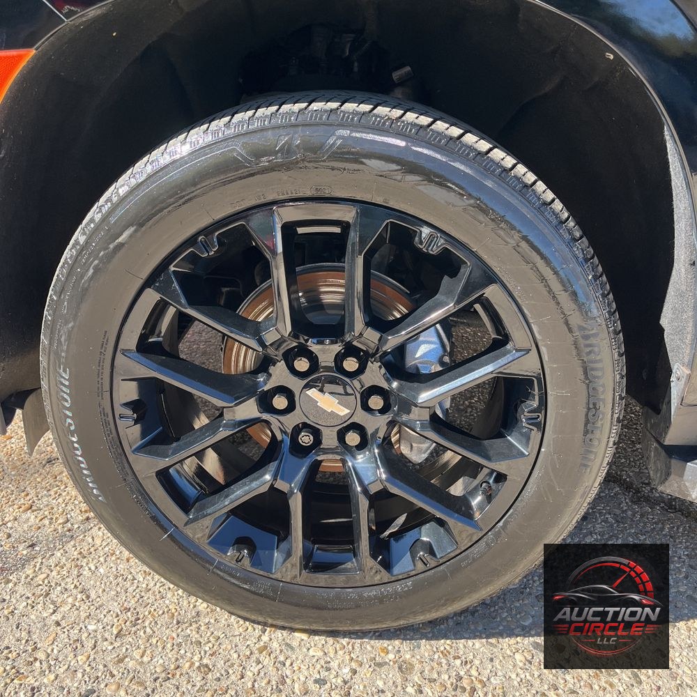 2023 Chevrolet Suburban RST