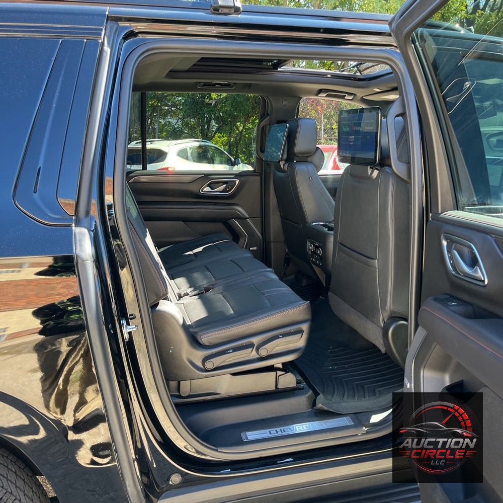 2023 Chevrolet Suburban RST