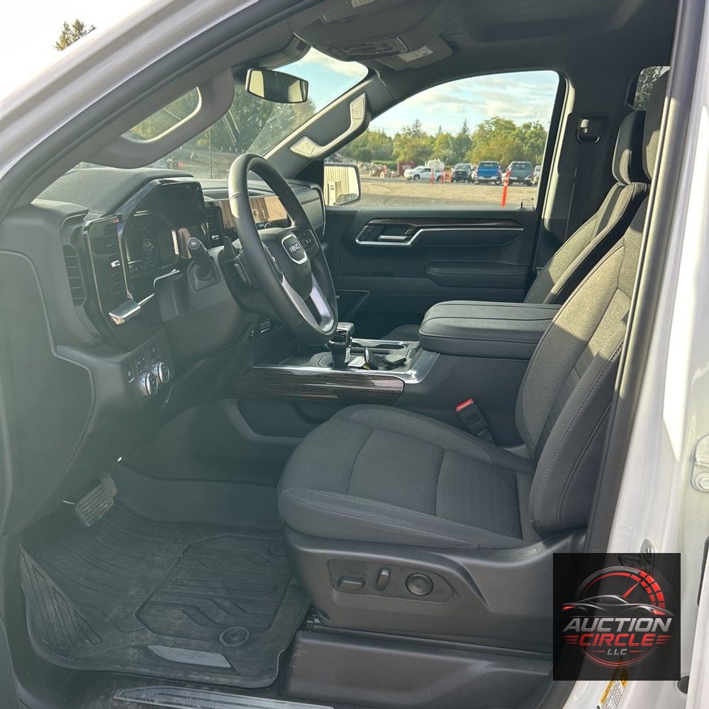 2025 GMC Sierra 1500 Elevation