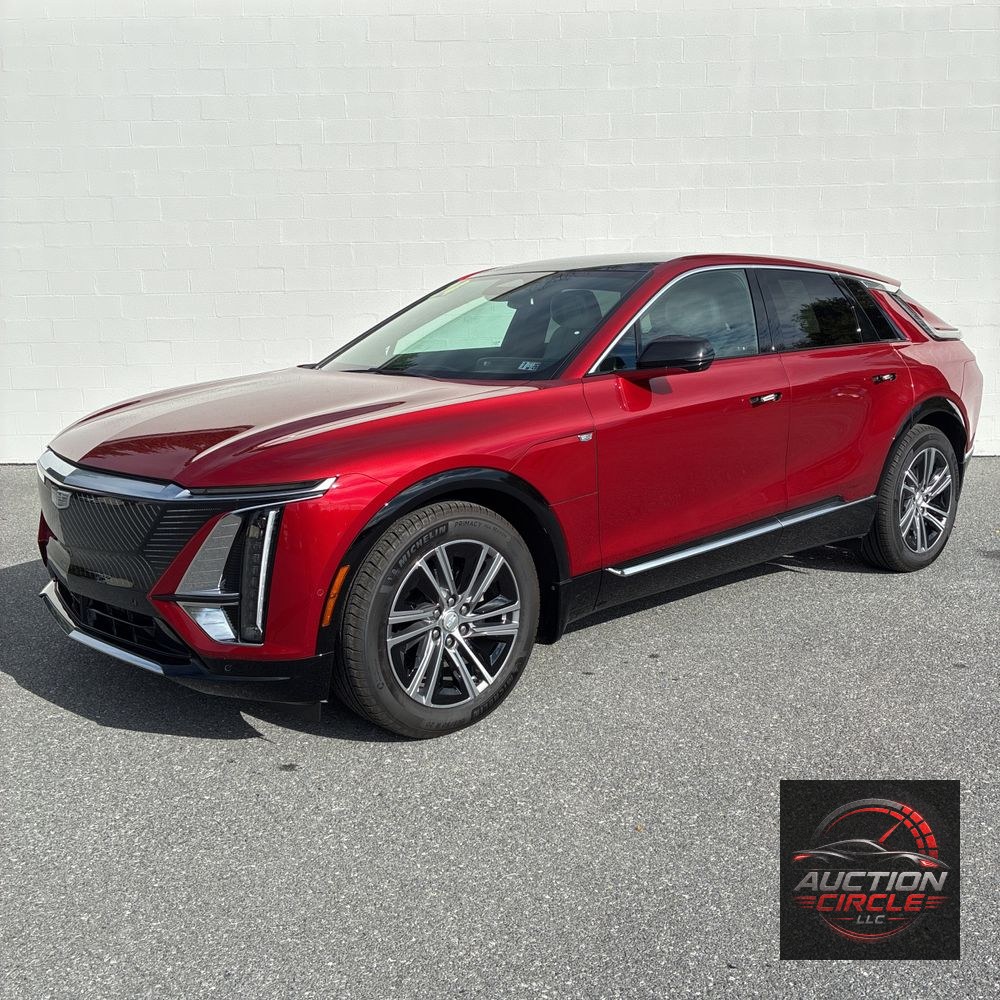 2024 Cadillac LYRIQ Luxury 2