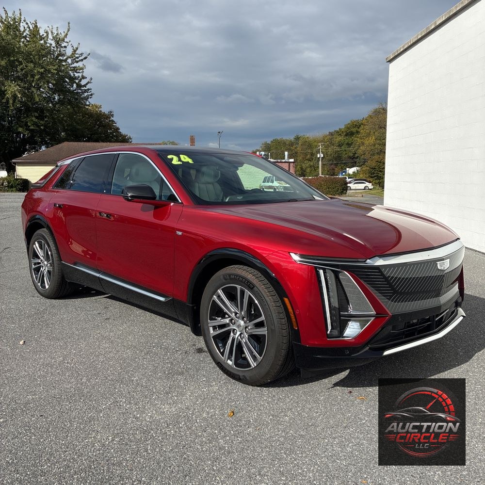 2024 Cadillac LYRIQ Luxury 2