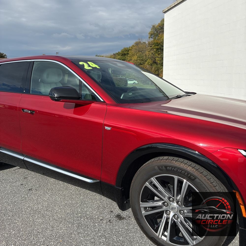 2024 Cadillac LYRIQ Luxury 2