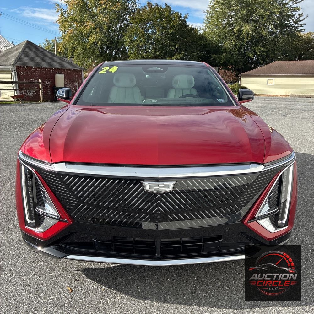 2024 Cadillac LYRIQ Luxury 2