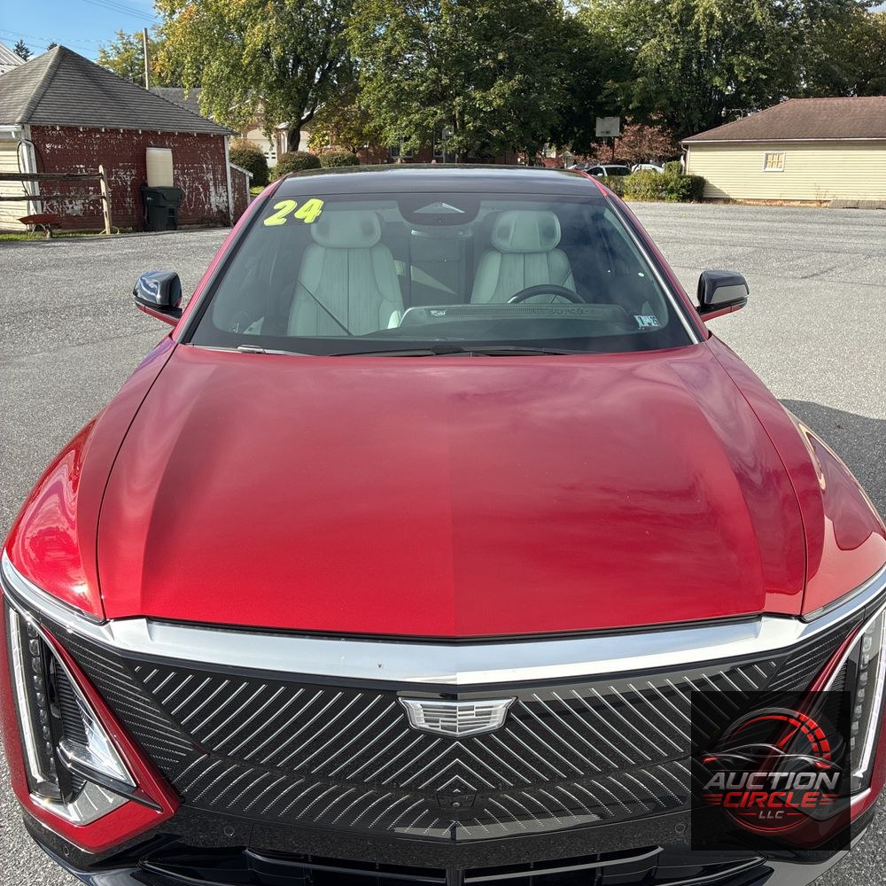 2024 Cadillac LYRIQ Luxury 2