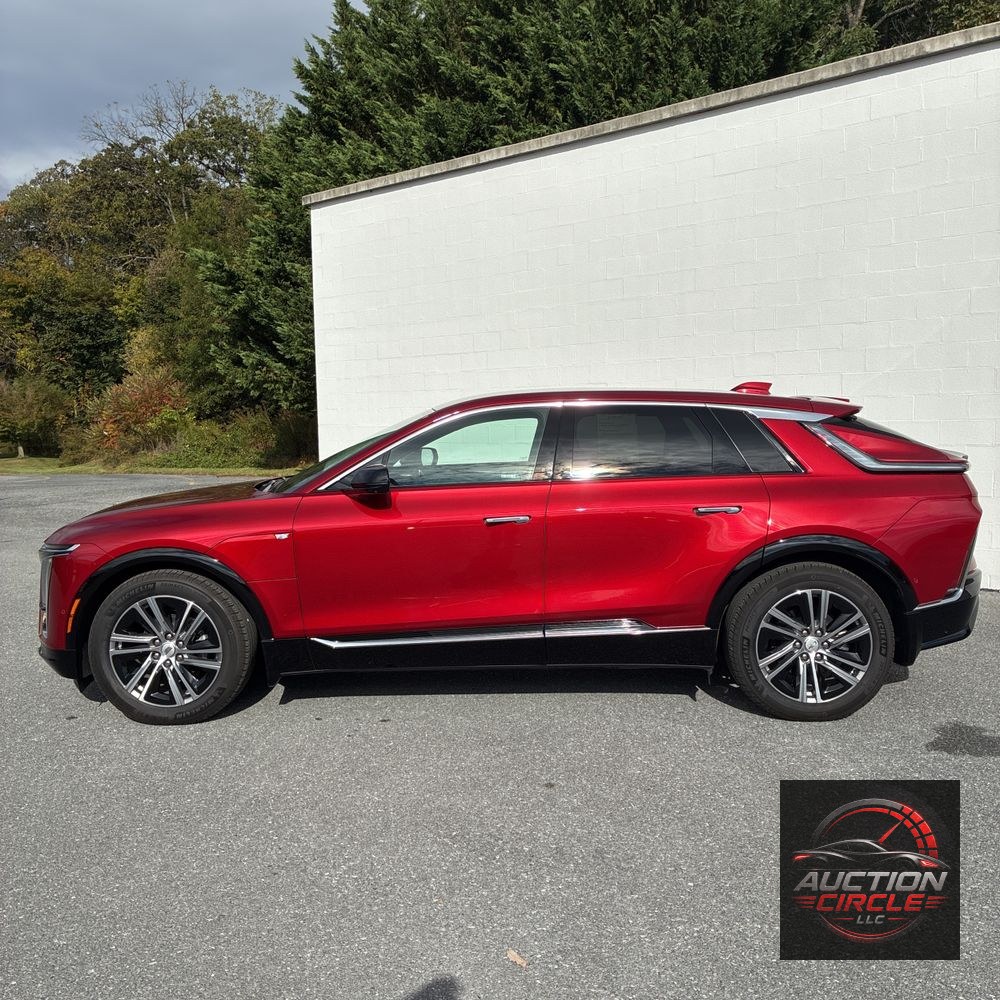 2024 Cadillac LYRIQ Luxury 2