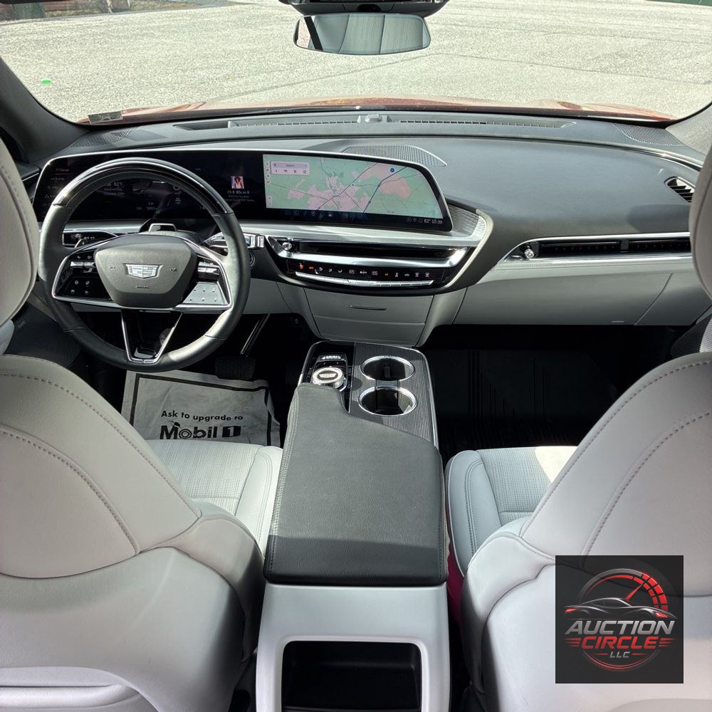2024 Cadillac LYRIQ Luxury 2