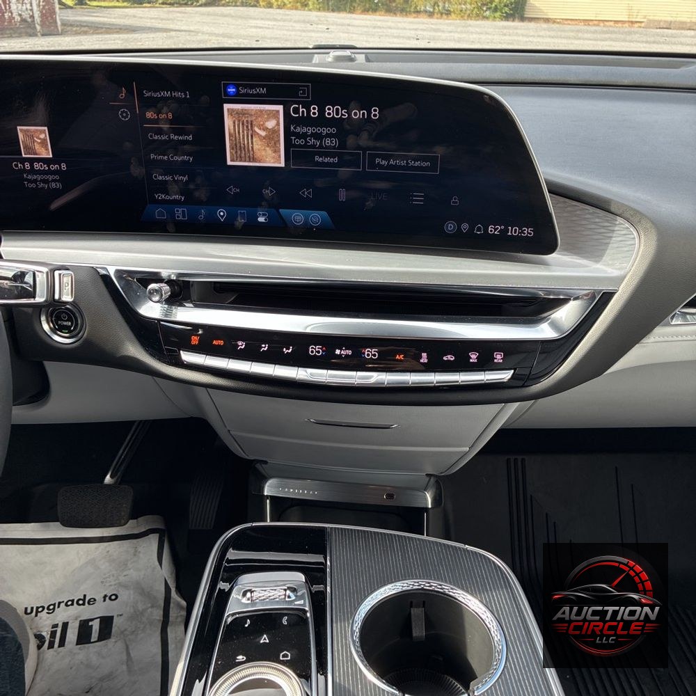 2024 Cadillac LYRIQ Luxury 2