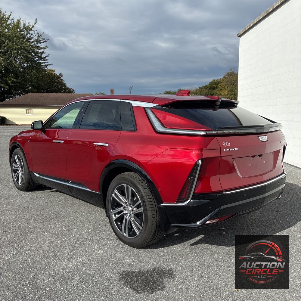 2024 Cadillac LYRIQ Luxury 2