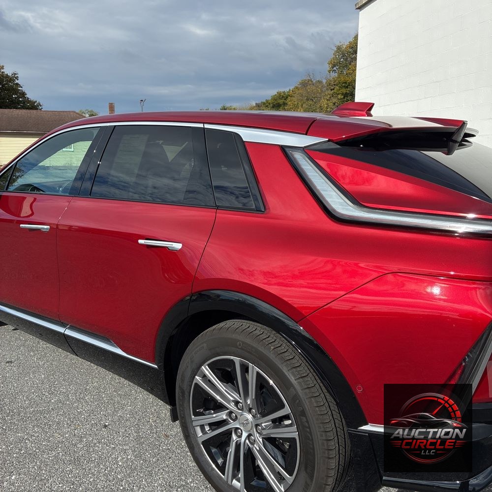 2024 Cadillac LYRIQ Luxury 2