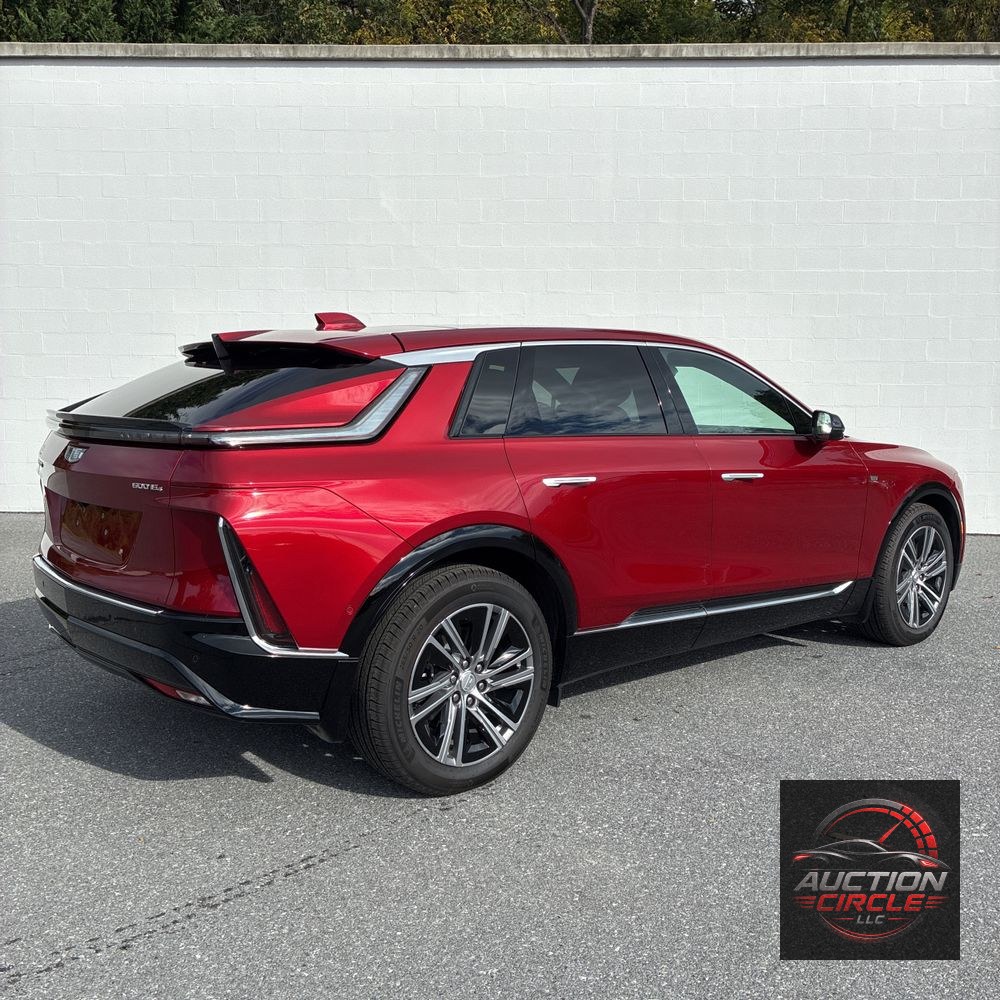 2024 Cadillac LYRIQ Luxury 2