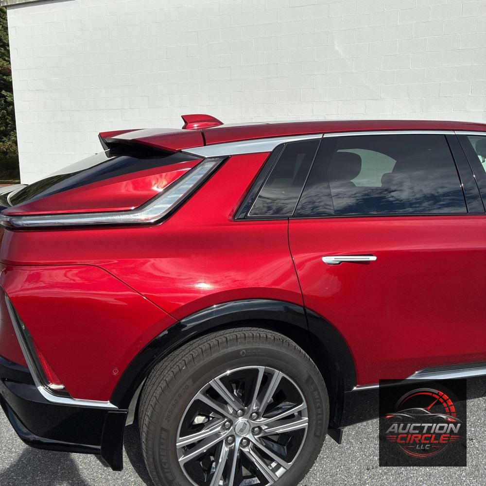 2024 Cadillac LYRIQ Luxury 2