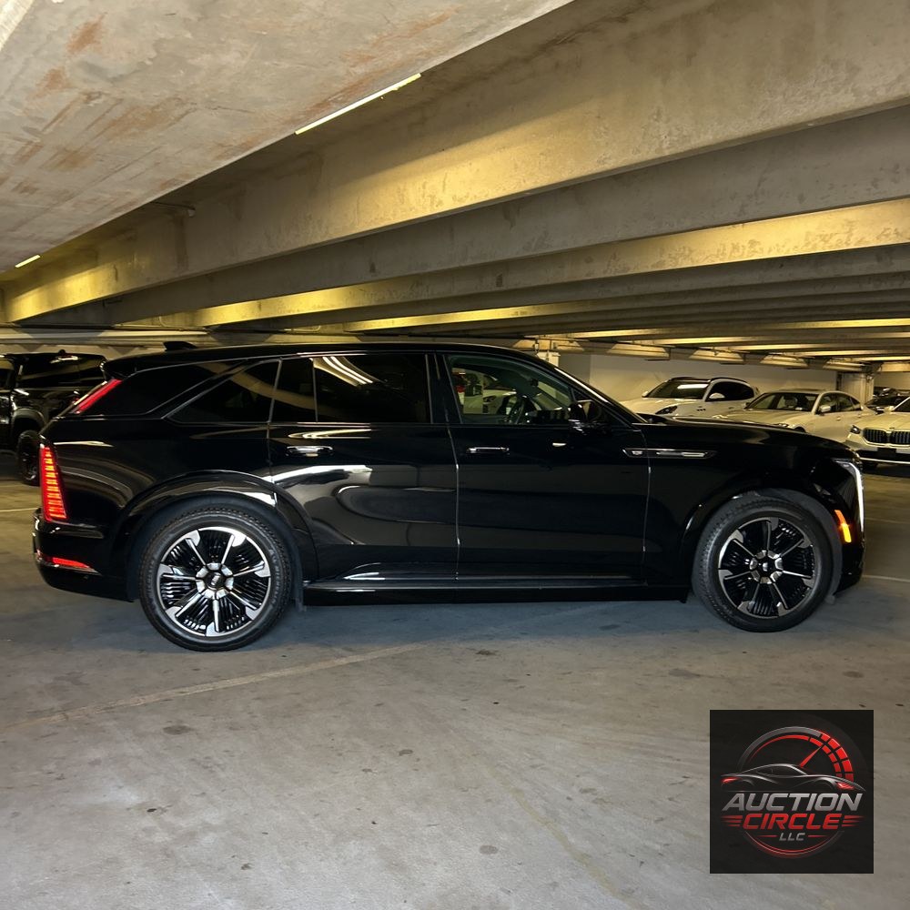 2025 Cadillac Escalade IQ Sport 2