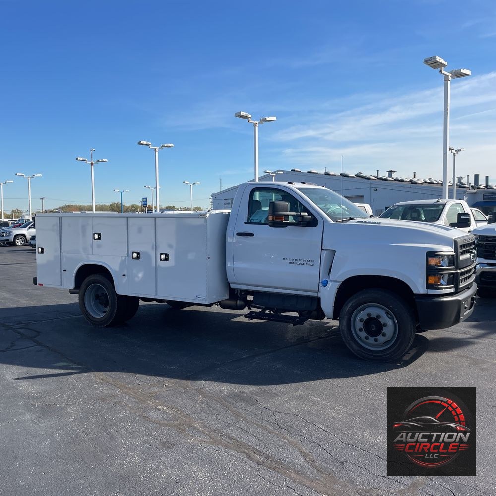 2024 Chevrolet Silverado 4500 W/T