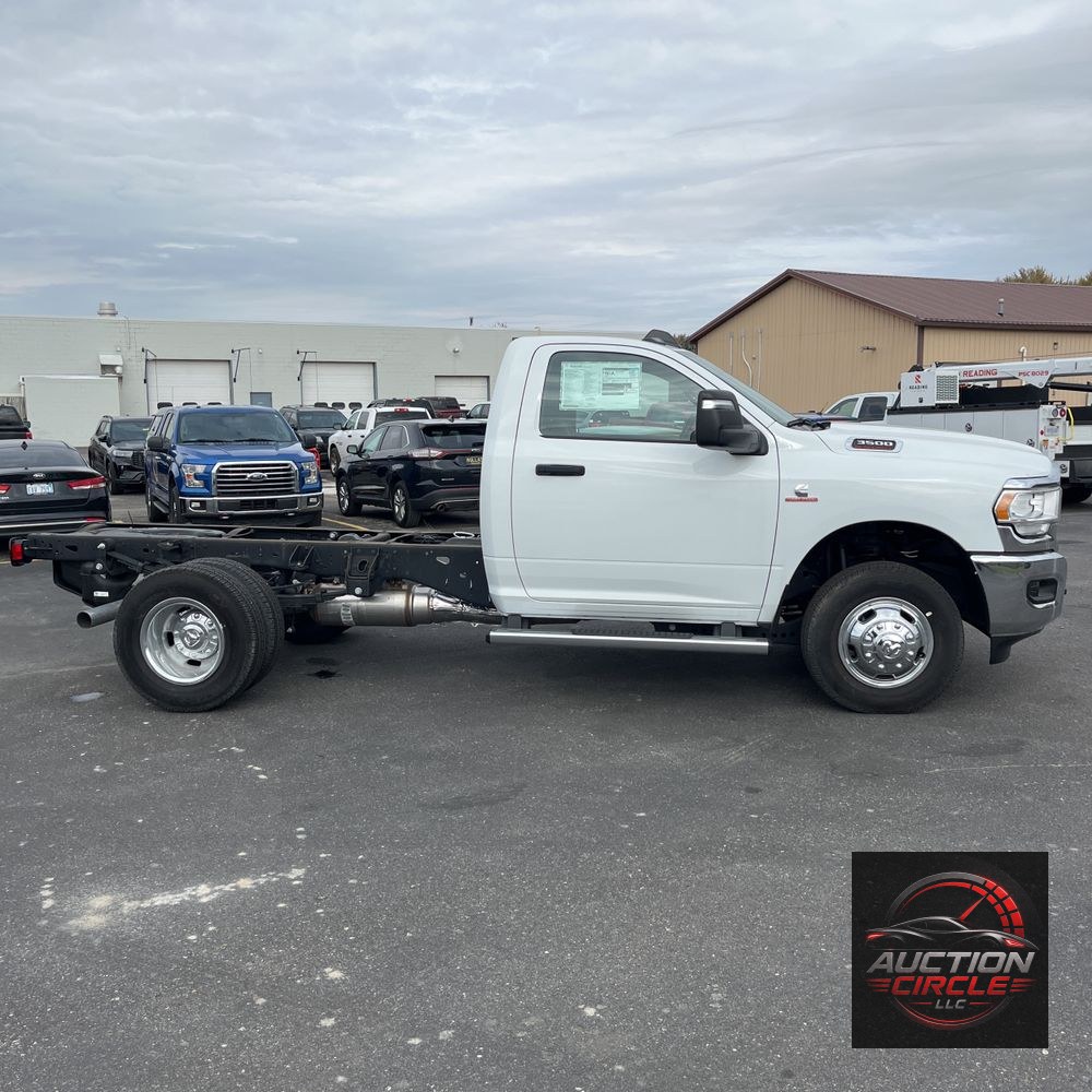 2024 Ram 3500 Cab/Chassis Tradesman